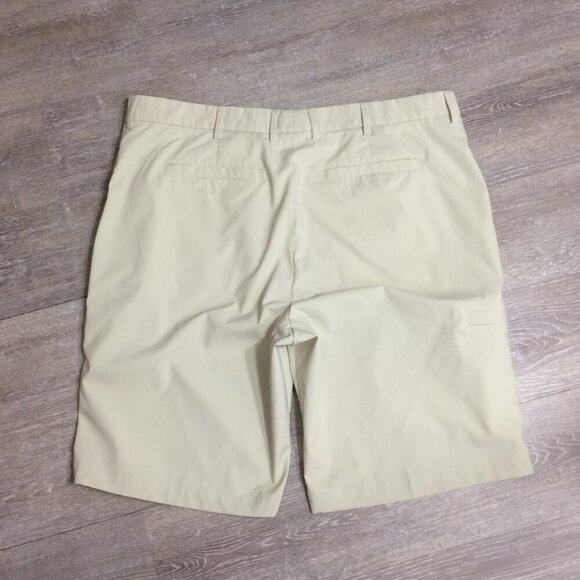 Greg Norman Mens Golf Shorts Lightweight Zipper Pocket Stretch Beige Size 40 - Picture 2 of 4
